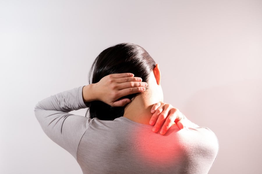 Đau nhức cơ thể tăng lên vào buổi tối 